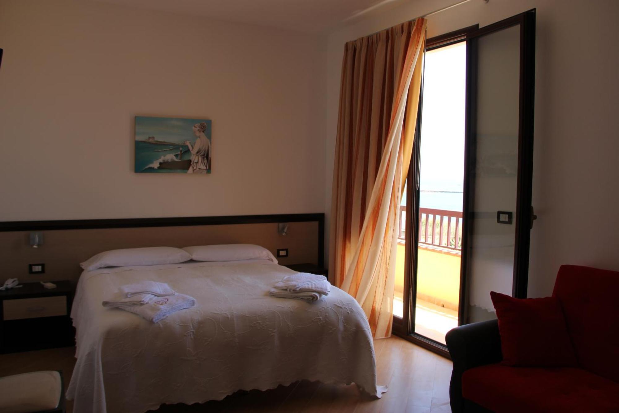 Portopalo Di Capo Passero Albergo Perseo מראה חיצוני תמונה