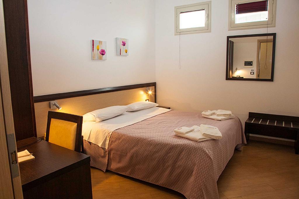 Portopalo Di Capo Passero Albergo Perseo מראה חיצוני תמונה