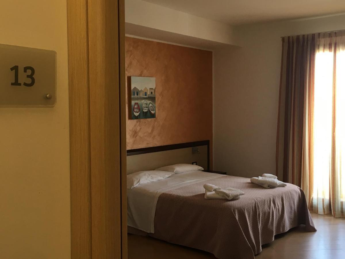 Portopalo Di Capo Passero Albergo Perseo מראה חיצוני תמונה