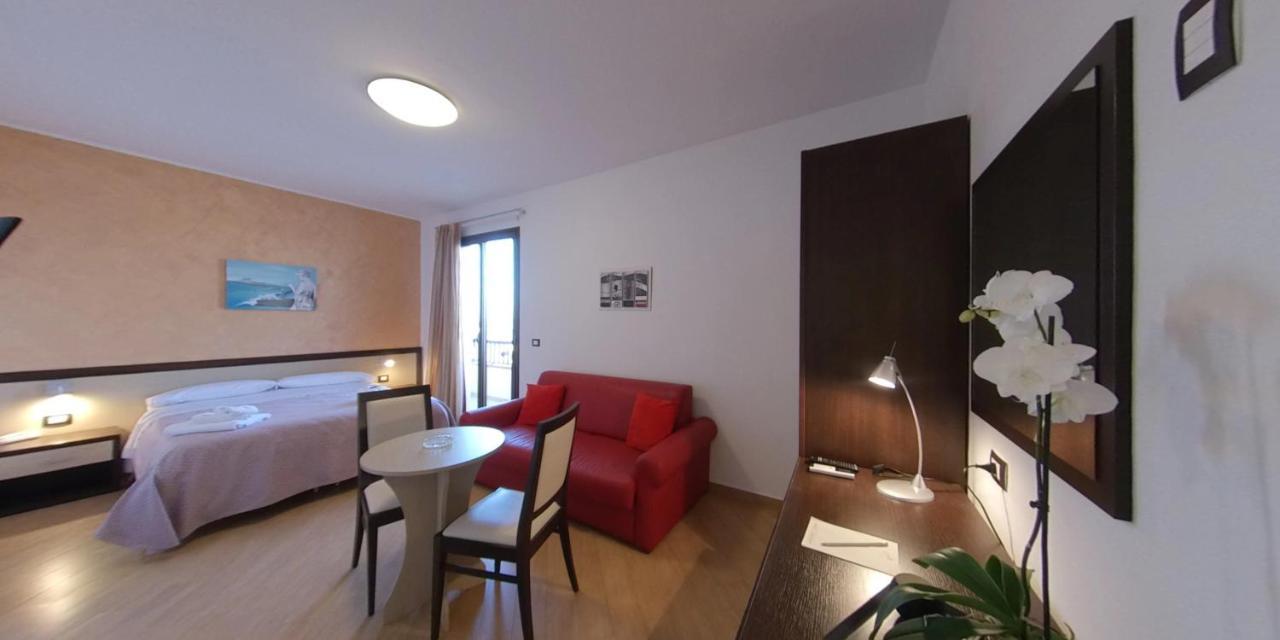 Portopalo Di Capo Passero Albergo Perseo מראה חיצוני תמונה